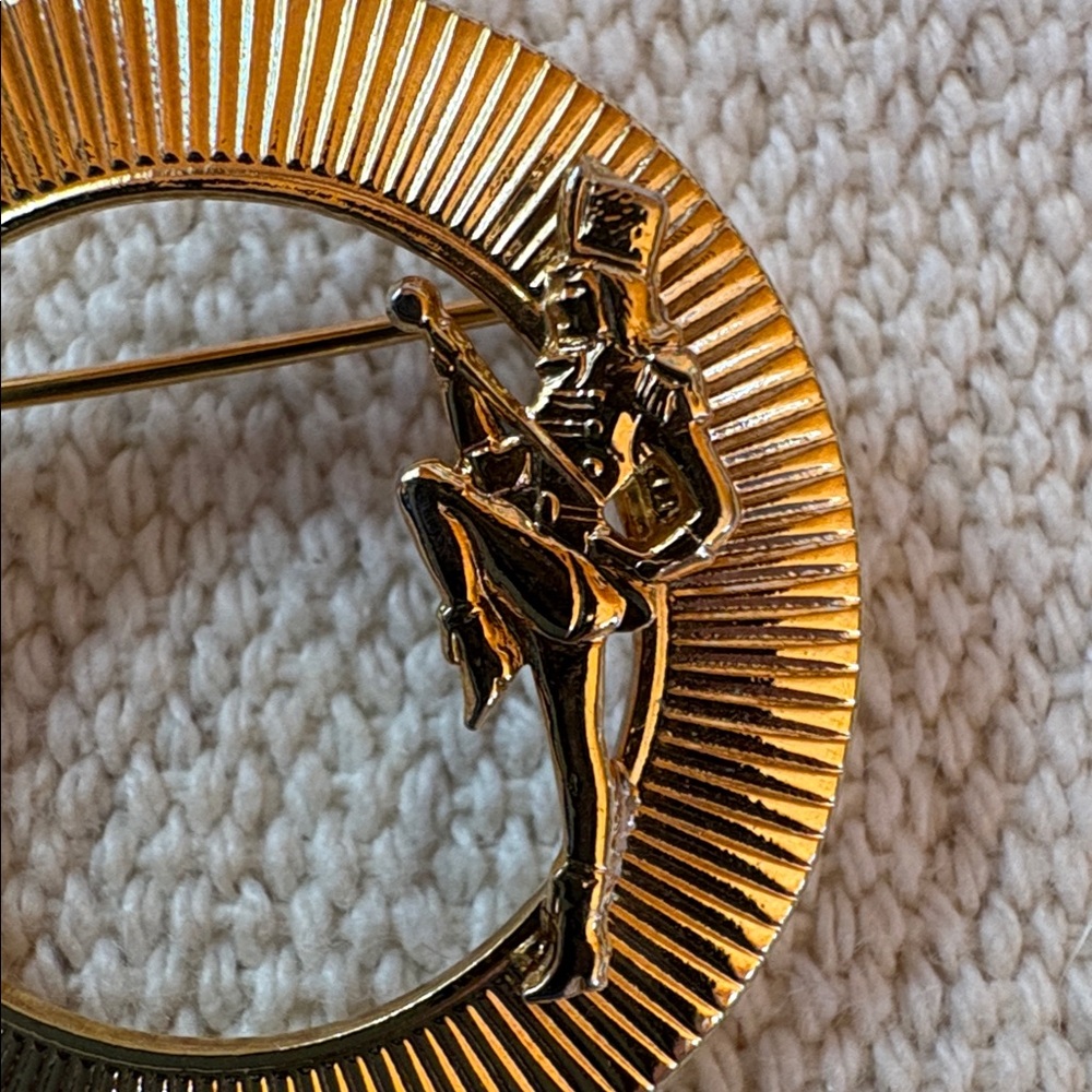 Vintage Band Majorette Lapel or Scarf Pin Textured Round Gold Medallion Brooch - Picture 3 of 11
